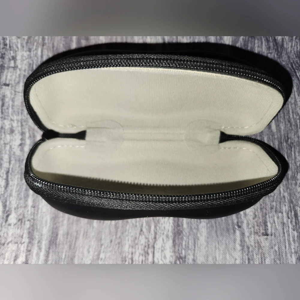 Vogue Clamshell Black‎ Glasses Case